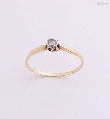 Yellow gold ring, 585/000, with diamond. Solitaire ring