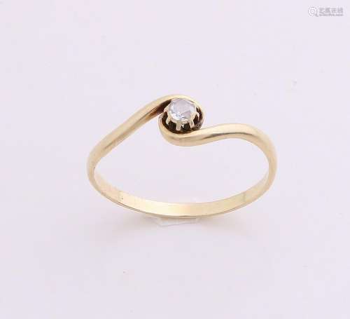 Yellow gold ring, 585/000, with diamond. Ring battle