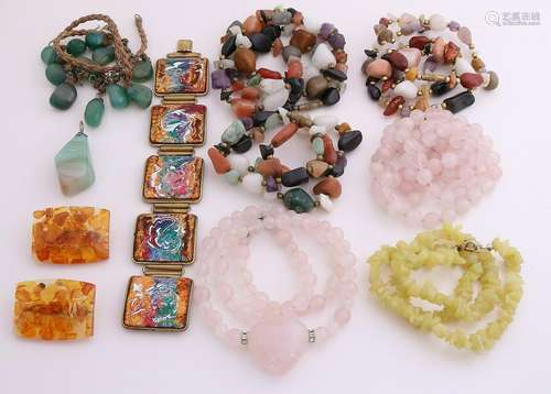 Lot jewelry include rose quartz, amber, agate and