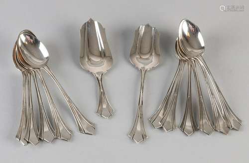 Eleven 835/000 Art Deco silver spoons with fan-shaped