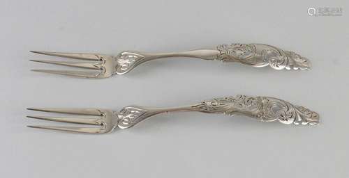 Two 835/000 silver three-pronged forks, with a length