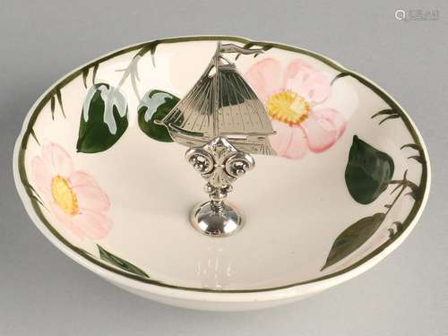 Floral hand painted bowl ring. Signature Villeroy &