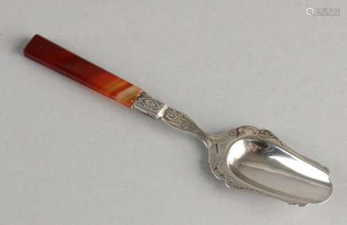 835/000 silver sugar spoon with engraved vleugelbak and