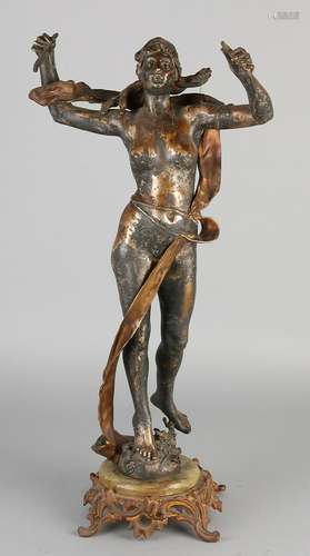 Antique bronze Nouveau Fig. Lady in motion. Circa 1900.