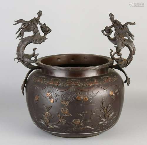 Large 19th century two-tone bronze flowerpot with