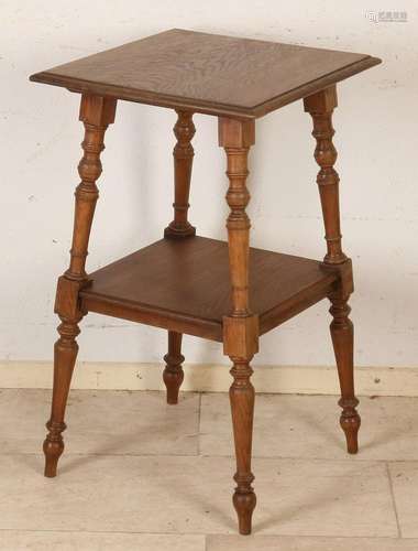 German Gründerzeit oak side table. Circa 1890. Size: 74