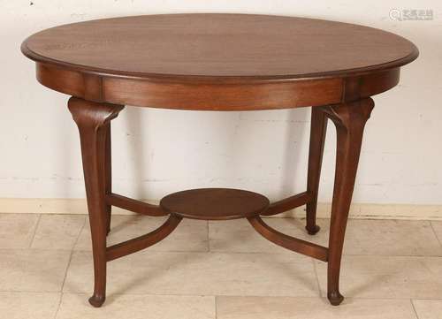 Antique oak dining table. Circa 1920. Dimensions: 76 x