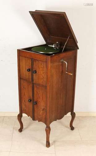 Antique oak gramophone. Approximately 1920. Size: 110 x