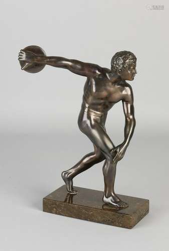 Bronze patinated Art Deco discus thrower on marble