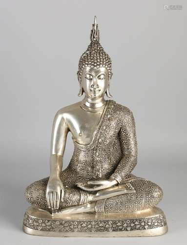 Big plated bronze Buddha. 21st century. Size: H 35 cm.