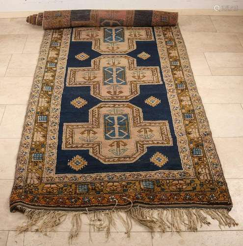 Great Persian carpet. Floral, blue, etc. Size: 110 x