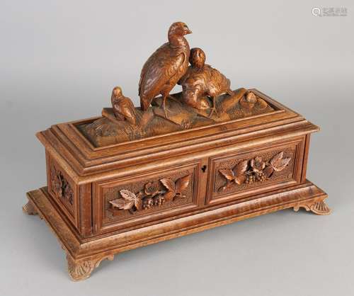 Schwarzwalder antique jewelry box with golden pheasants