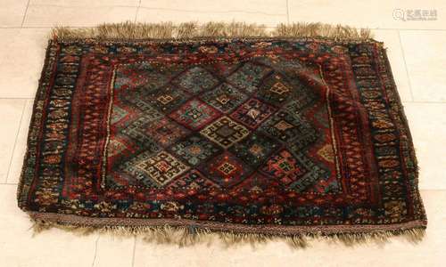 Small Persian rug. Floral, earthy tones. Size: 104 x 69