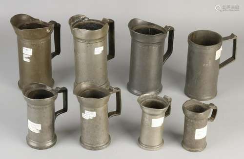 8x Several 19th century tin cans size. Size: 10-17 cm.