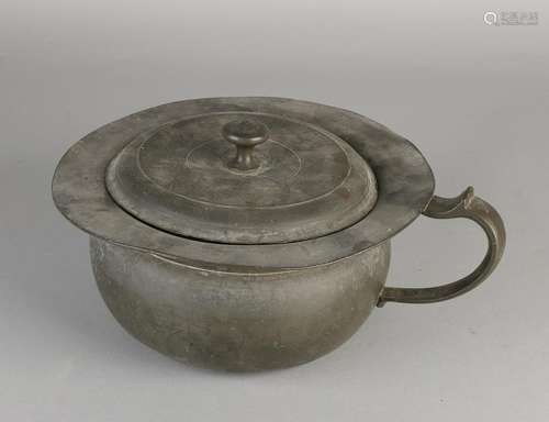 19th century tin pot with soil marks. Size: 16 x 30 x