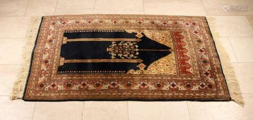 Fine knotted Persian prayer rug. Floral, multicolor.