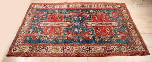 Beautiful Persian rug in red / blue. Size: 205 x 146