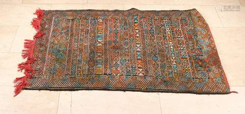 Asian Hand-knotted rug. Kelim? Floral decor. Size: 144