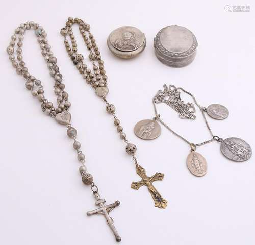 Lot with religious rosaries, one silver, 800/000, with