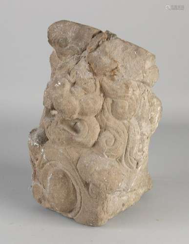 17th - 18th Century Dutch sandstone lion. Size: 25 x 20