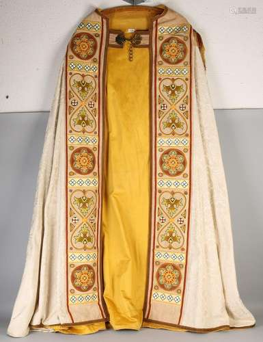 Old church chasuble. 20th century. Size: 132 x 63 cm.