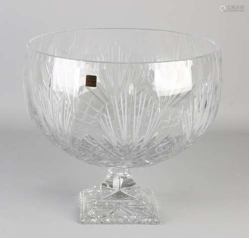 Grand Bohemian crystal fruit bowl. Faceted. 21st