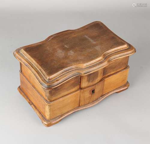 Antique walnut jewelry box. Circa 1900. Size: 16 x 28 x