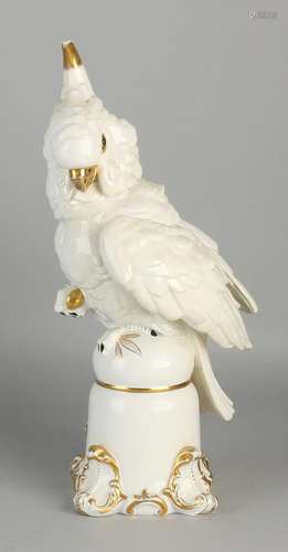 Large German porcelain cockatoo. Fraureuth by Max