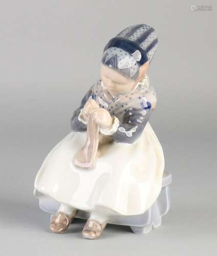 Royal Danish porcelain Copenhagen FIG. Seamstress, Nr.