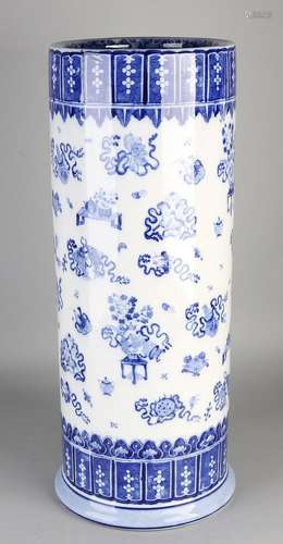 Big Petrus Regout ceramic umbrella stand with Chinese