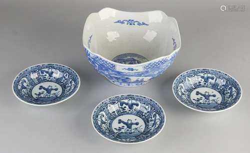 Four parts of Chinese porcelain. Consisting of three