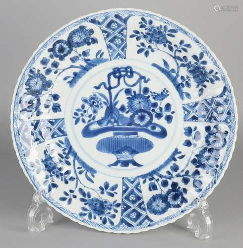 Large 17th - 18th century Chinese porcelain Kangxi dish