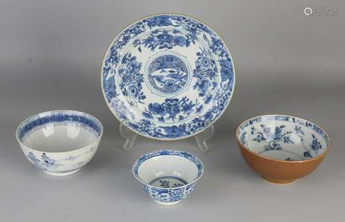 Four parts antique Chinese porcelain. Comprising: Cheng