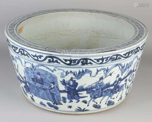 Very large Chinese porcelain pot with about Chinese