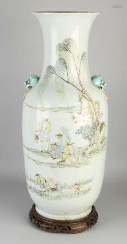 Large Chinese porcelain vase Family Rose with figures