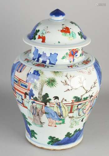 Large Chinese porcelain vase with figures around in