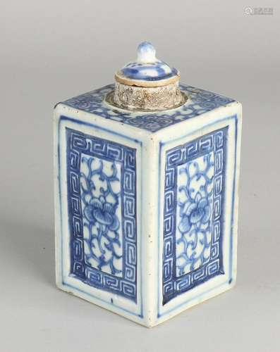 Chinese porcelain blue and white caddy with floral