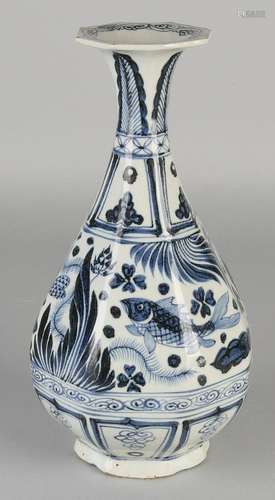 Chinese porcelain blue and white octagonal vase with