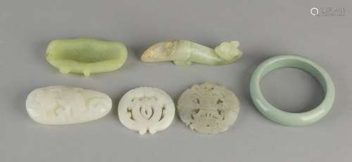 Six times jade from China. Among other things: amulets,