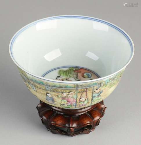 Chinese porcelain Family Rose bowl. With Chinese