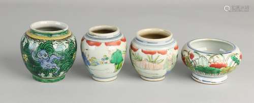 Four Chinese porcelain vases with bottom mark. Divers.