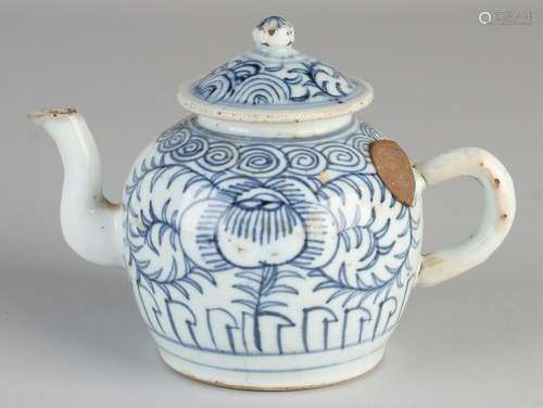 19th Century Chinese porcelain teapot with floral