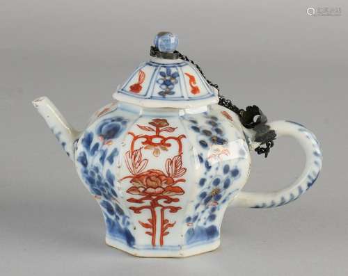 18th Century Chinese porcelain octagonal teapot with