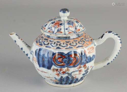 18th Century Chinese porcelain teapot with ripples,