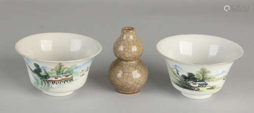 Three pieces of Chinese porcelain. Comprising: Celadon