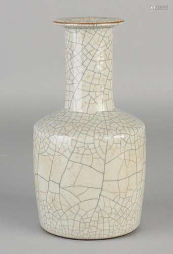 Chinese porcelain vase crackled celadon glaze. Bottom