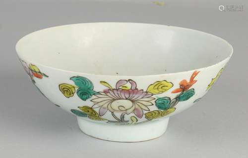 Large 19th century Chinese porcelain bowl with Family