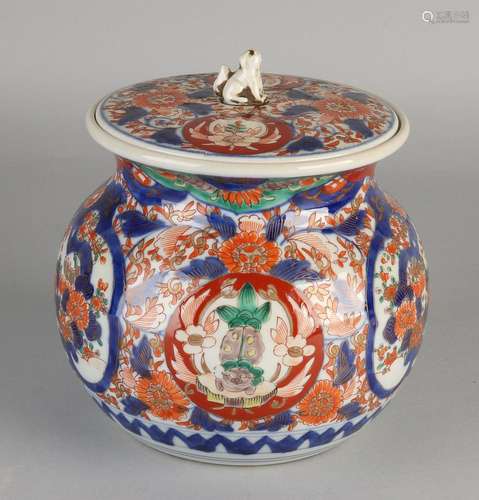 19th Century Imari porcelain lidded with Foo-dog and