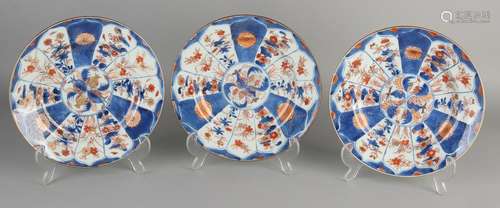 3x 18th Century Chinese porcelain plates with floral