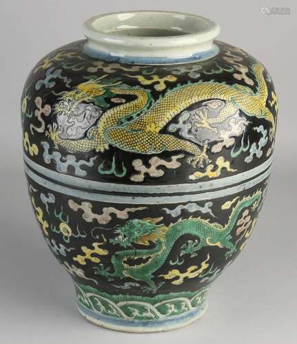 Large Chinese porcelain dragon vase Family Verte.